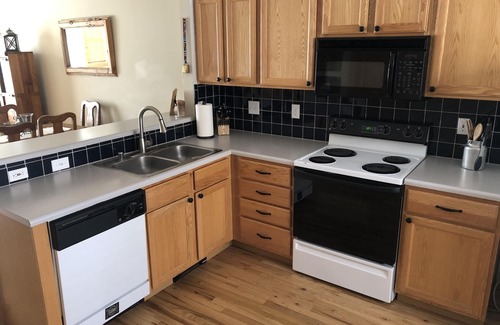 Wildernest House | Family Friendly/Spacious Town Home w/Mountain views