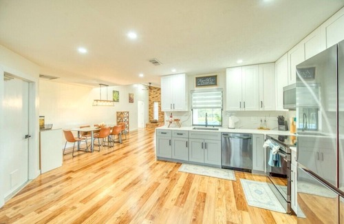 Diplomat House | Family Friendly Stay - Tesla charger