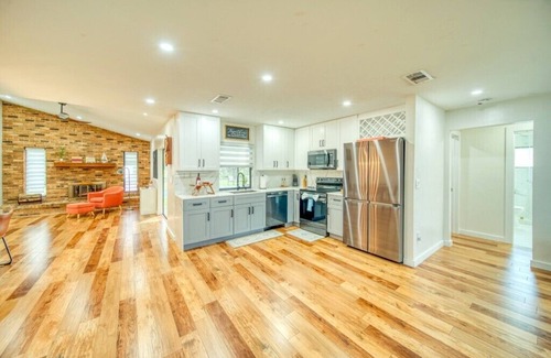 Diplomat House | Family Friendly Stay - Tesla charger