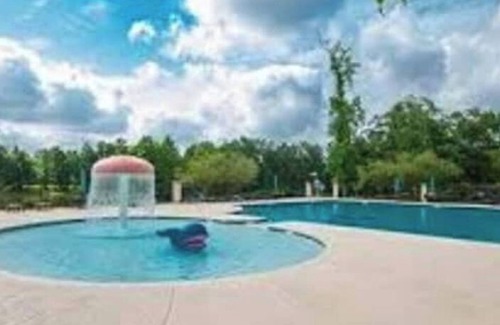 Conroe House | Family Friendly Stay with Parks and Pool Nearby