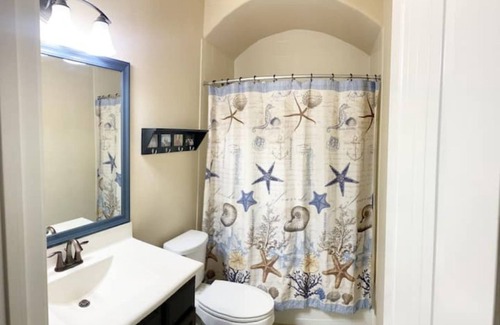 Conroe House | Family Friendly Stay with Parks and Pool Nearby