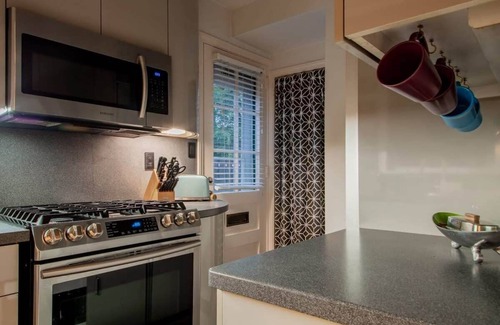 North Cleveland Park House | FAMILY-FRIENDLY/SUBWAY/ROOFTOP DECK/AU