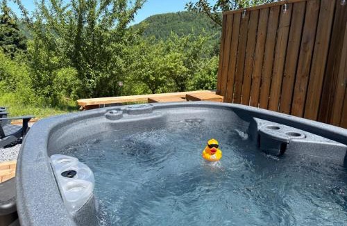 Waterford Apartment | Family-Friendly Tiny Cabin with Hot Tub and Epic Views near Poley Mountain, NB