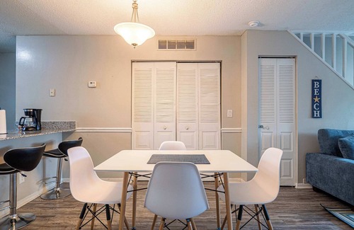 University House | Family Friendly Townhome near USF
