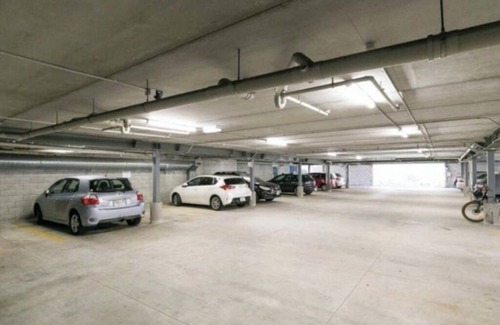 Wellington Apartment | Family friendly two bedroom apartment with secure free carparking. Pool &Gym too