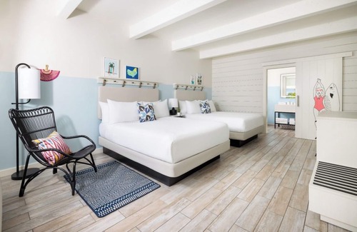 New Town Hotel | Family-Friendly Two Queen Beds Room Near Key West Hotspots