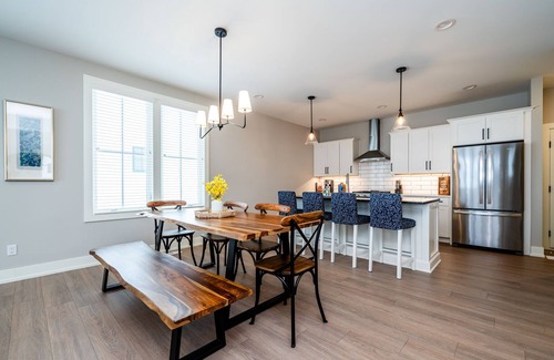 Saint Joseph House | Family friendly two story home located in St. Joseph, MI lake side resort.