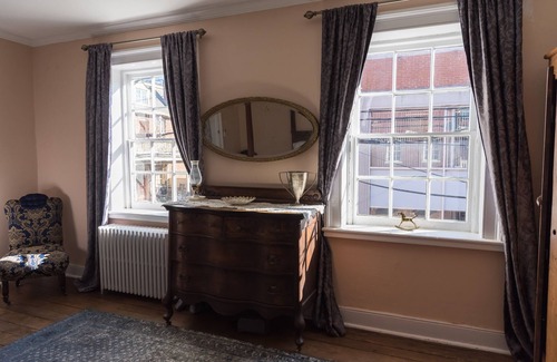 North Downtown House | Family-Friendly 1830s Cville Row House Near Downtown Mall, UVA, & Monticello