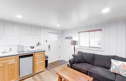 Gleneden Beach House | Family-friendly house w/ocean view & private hot tub - walk to beach, dogs OK