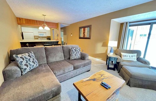 Harbor Springs Condo | Family Friendly w/POOL | 2 bed, 1 bath | Sleeps 6
