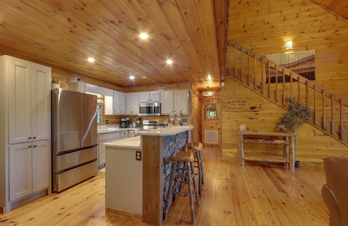 Mineral Bluff Cabin | Family Friendly: Hot Tub Haven in Mineral Bluff!