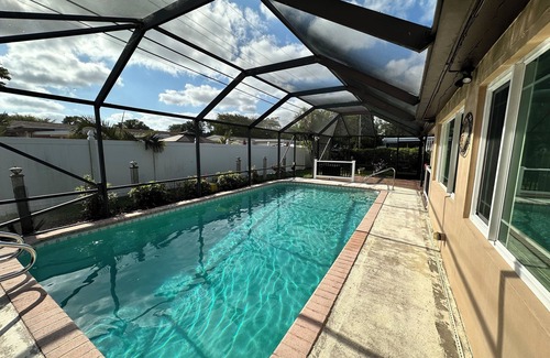 Pembroke Pines House | Family friendly 3bed, 2bath house with WiFi, AC, Pool. 6mi-beach, 13mi-airport