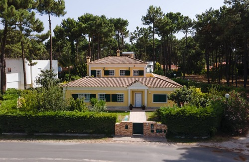 Charneca de Caparica e Sobreda Villa | Family Friendly Villa Aroeira Golf Resort near cities offers beautiful beaches