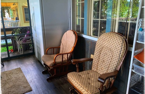 Scottsburg House | Family friendly waterfront property
