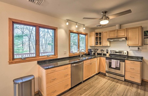 Woodbury House | Family-Friendly Woodbury Home with Yard + Deck!