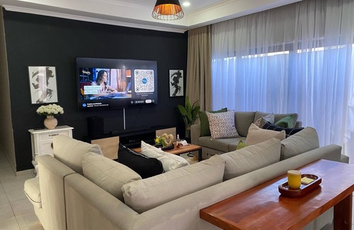 Victoria Falls House | Family Friendly Holiday Home