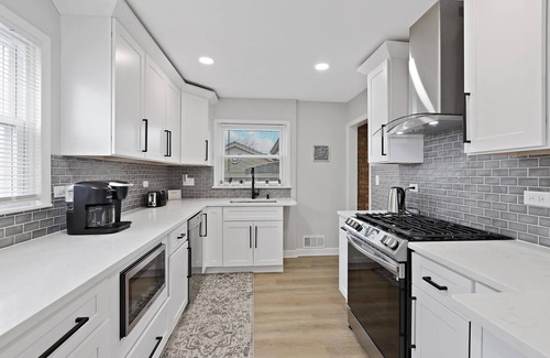 Downers Grove House | Family, Friends and Fun Chicago Getaway