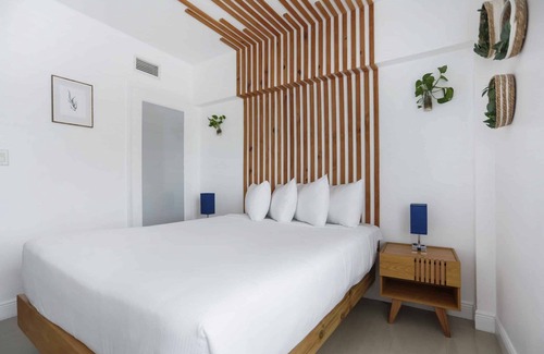 City Center Hotel | Family & Friends Getaway! Grocery Deliveries, Garden, Short Walk to Ocean Drive!
