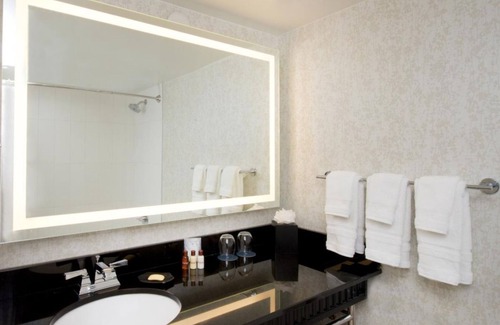 Seybold Hotel | Family & Friends Getaway! 2 Spacious Units, Close to Melreese Golf Course!