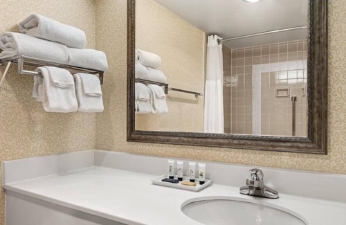 Billings House | Family & Friends Getaway, 2 Spacious Units Near Lake Elmo State Park