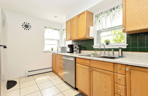 Waukegan House | Family&Friends Relax Here 3BR/2BA Near Naval Base