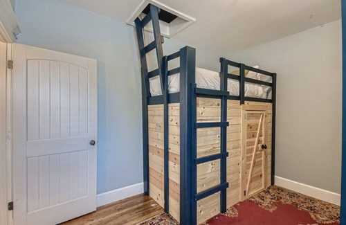 Littleton House | Family Fun-5 bedroom house-Hot tub-Dog Friendly