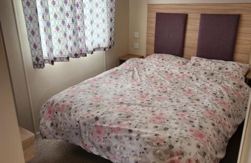 Ingoldmells Apartment | Family Fun by the Sea 4 Bedroom Caravan