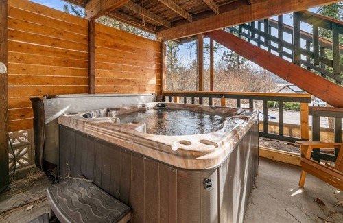 Fawnskin House | Family Fun Cabin - 5 Bedroom, Game Room, Hot Tub and Lake Views!