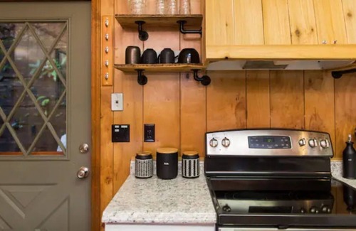 Mill Ridge Cabin | Family Fun Cabin Great Location Pool & Tennis