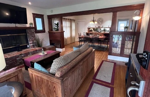 Downtown Riverside House | Family Fun/Comfortable Getaway/Business Executive