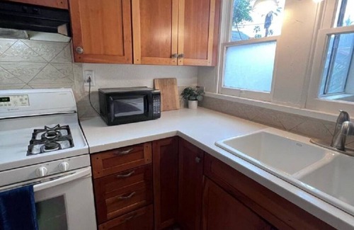 Downtown Riverside House | Family Fun/Comfortable Getaway/Business Executive