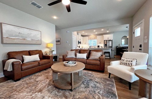 Canyon Lake Cottage | Family Fun, Fresh and New Home Near Canyon Lake!