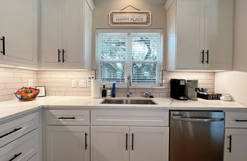 Canyon Lake Cottage | Family Fun, Fresh and New Home Near Canyon Lake!