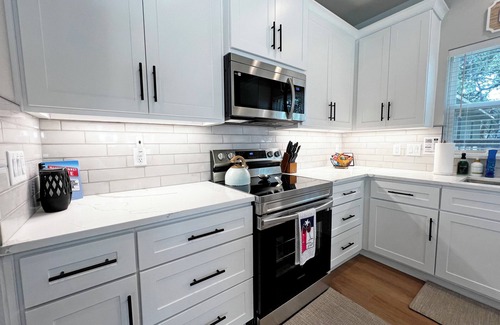 Canyon Lake Cottage | Family Fun, Fresh and New Home Near Canyon Lake!