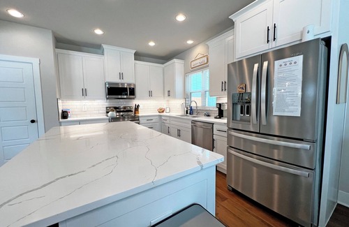 Canyon Lake Cottage | Family Fun, Fresh and New Home Near Canyon Lake!