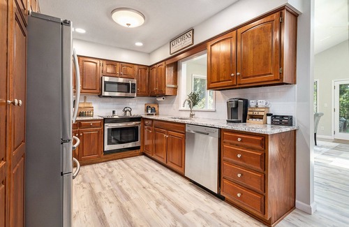 Stevensville House | Family Fun House: Hot Tub*Ping Pong*Nintendo*Fire