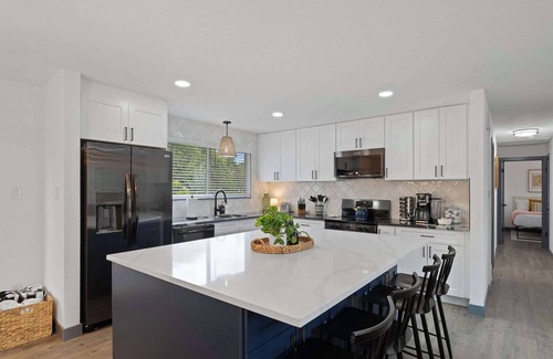 Ralston Valley House | Family Fun in Arvada- Hot Tub- Game Room- HD TVs!