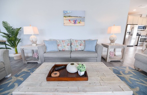 Long Neck House | Family fun-large home, beach, pools, pet friendly!