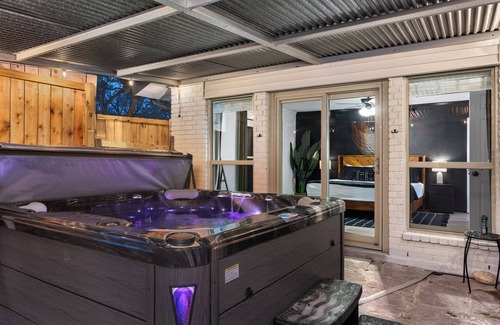 North San Antonio - SAT House | Family Fun Oasis ~ Heated Pool ~ Hot Tub ~ Game Room ~ Outdoor Bar ~ Fire Pit
