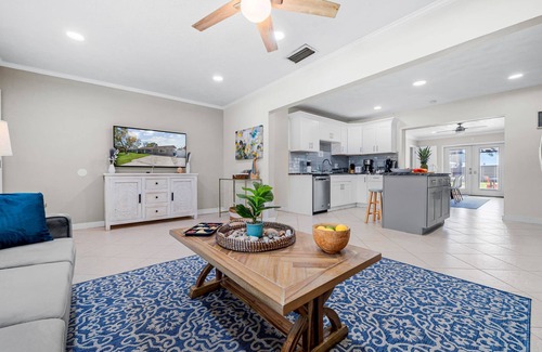 South Bradenton House | Family Fun Oasis | Heated Pool, Hot Tub & Arcades