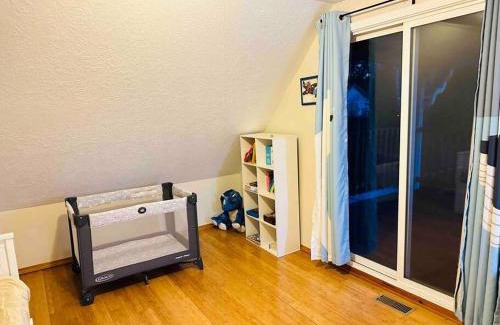 Sherwood - Tualatin South Villa | Family Fun Retreat Home with a Heart