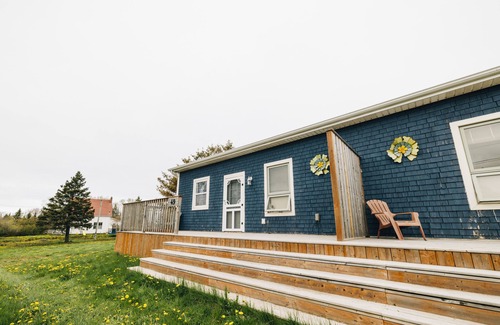 Summerside House | Family Fun Retreat: Modern 2BR Cottage near Cavendish Beach, Shops & Attractions