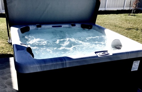 Idaho Falls House | *Family Fun* sleeps 16+, Game Room, Bunks, Self Checkin, fenced yard, *Hot Tub*