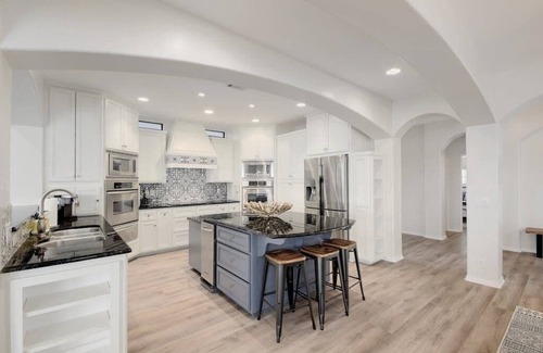 Briarcliff House | Family Game room Hot Tub Dock fish/swim LakeTravis