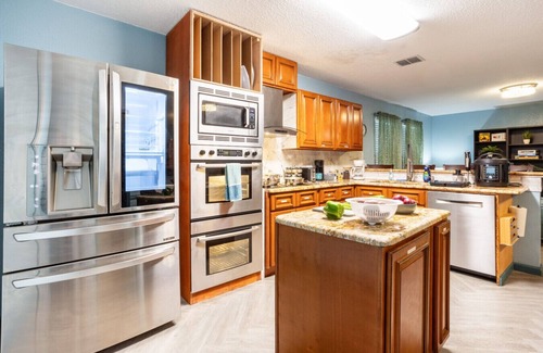 Dallas House | Family Game Room, XL Patio, 2 Kings & Secret Massage Nook– Group Getaway for 12