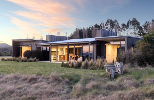 Kinloch House | Family gatherings are made for a place like this. Architecturally superb home !