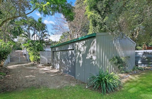 Morningside House | Family Gem - 4Bed/2Bath/3Car - Beautiful Renovated 1920's Queenslander