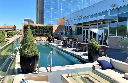 West Plaza Hotel | Family Getaway! 2 Spacious Units, Pool, Pets Allowed Near Rockhurst University!