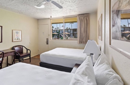 Kahului Hotel | Family Getaway! 3 Pet-Friendly Units, Outdoor Pool, Close to Paukukalo Beach!