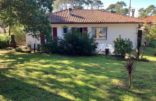 Mimizan House | Family getaway at Mimizan Plage: pool, garden & ocean